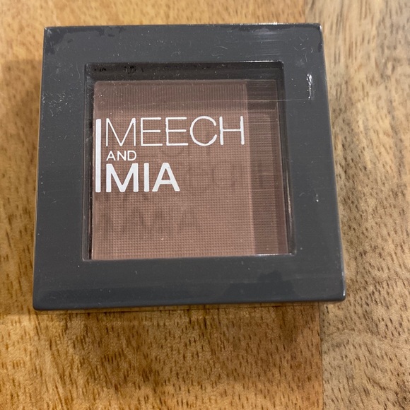 MEECH N MIA Other - MEECH N MIA | Pressed Eye Shadow in Taupe